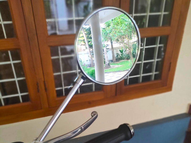 Rear view mirror in motorcycle - Front view