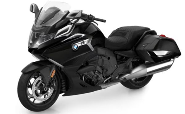 BMW r 1600 b front three quarter