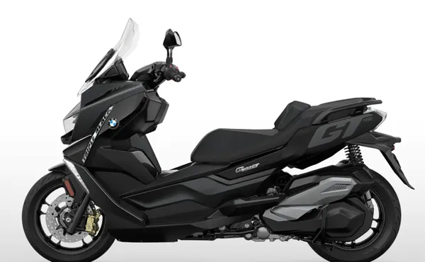 BMW C 400 GT maxi-scooter, front view highlighting its sleek and aerodynamic design.