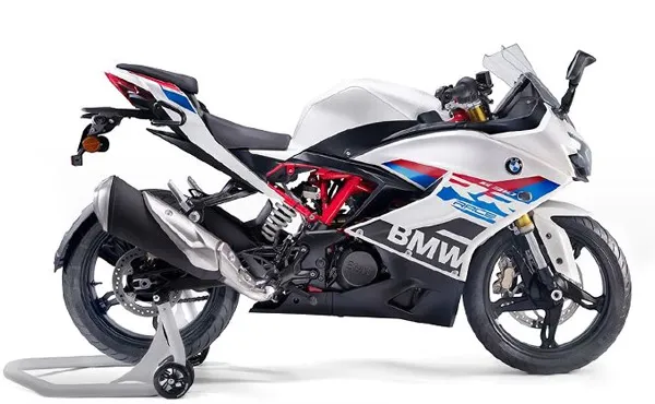 BMW G 310 RR sportbike, side profile highlighting its aerodynamic design and racing-inspired look.
