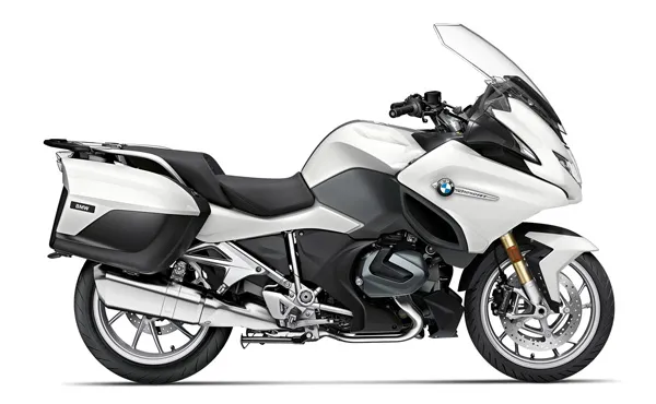 r-1250-rt-6 BMW R 1250 RT touring motorcycle, front three-quarter view.