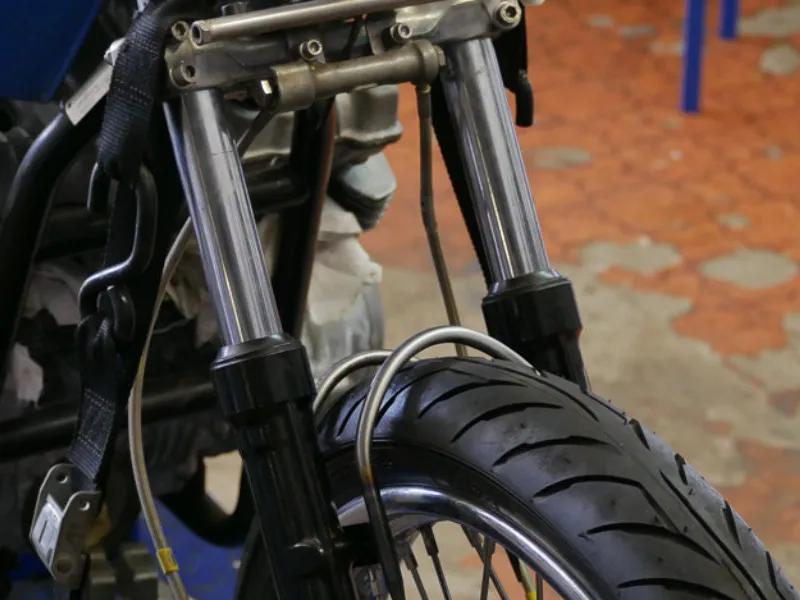 Telescopic shock absorber type of motorcycle suspension 