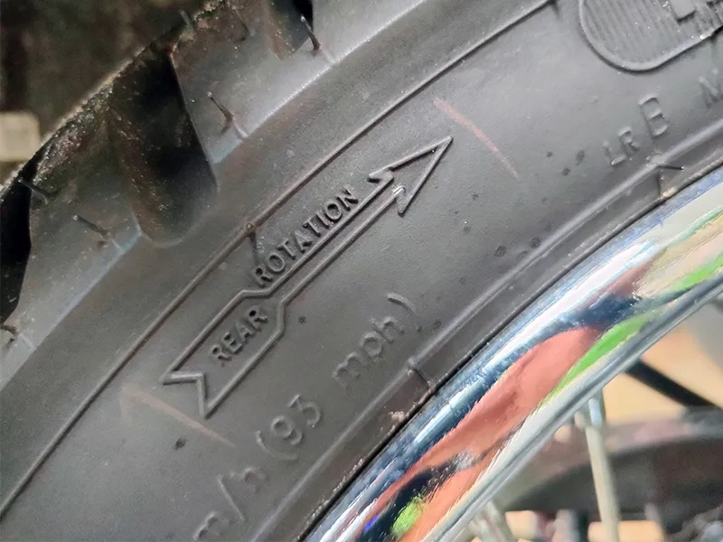Motorcycle tyre rotation direction