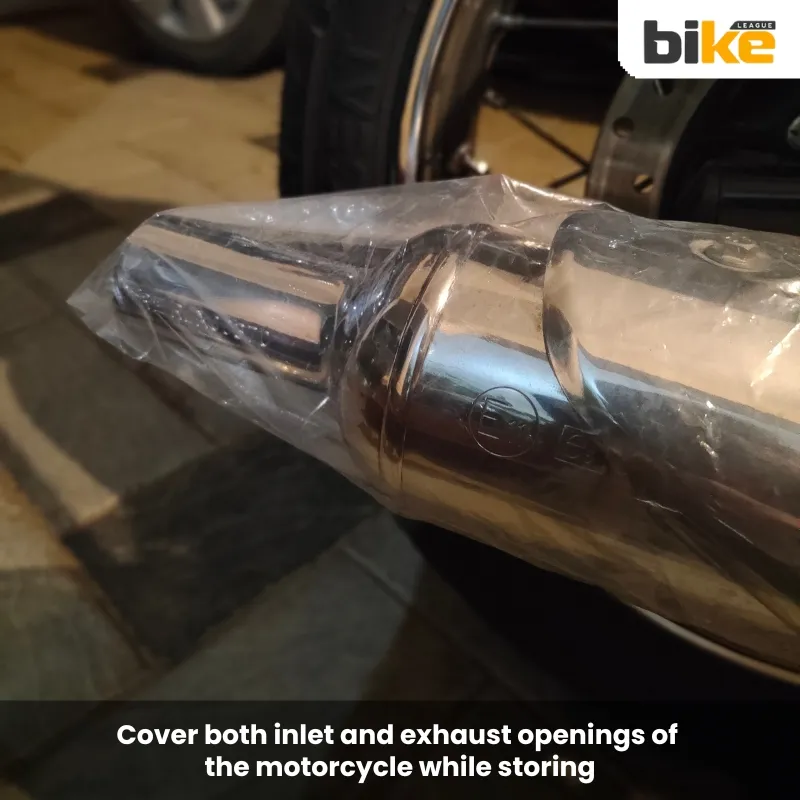 Cover both inlet and exhaust openings of the motorcycle