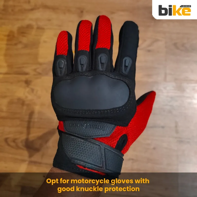 Motorcycle gloves with knuckle protection